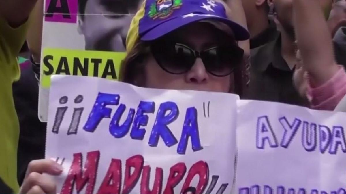 criza politica din venezuela pune in pericol viata jurnalistilor cinci corespondenti strani au fost