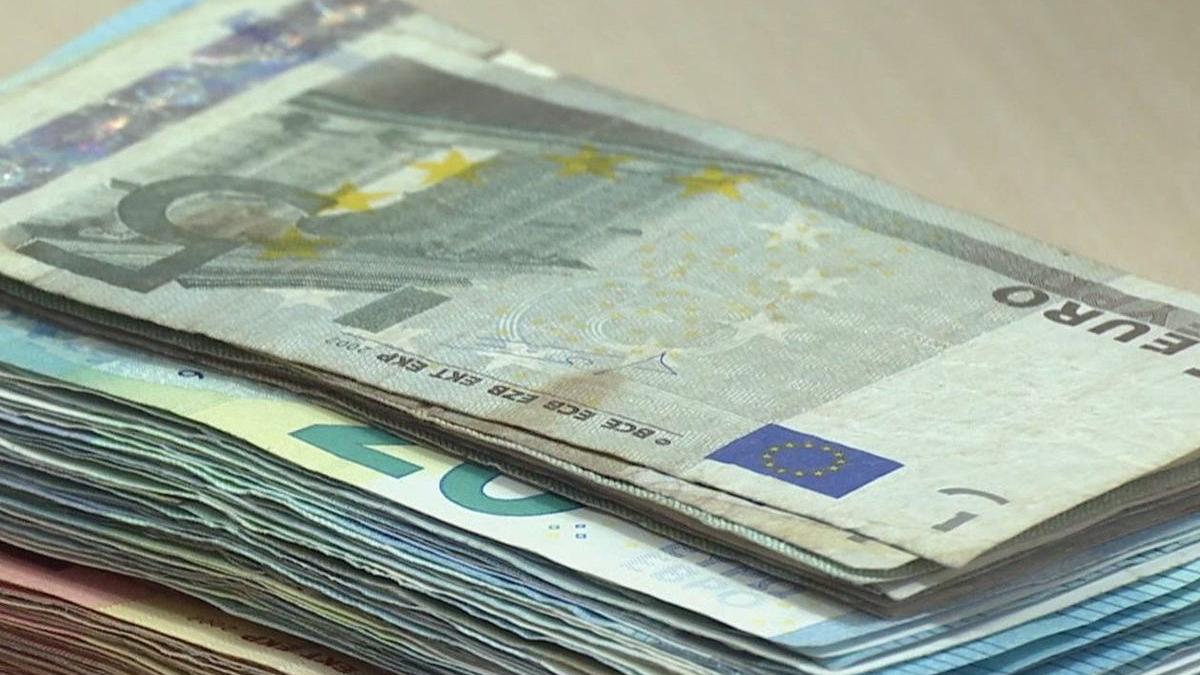 curs valutar euro continua sa scada