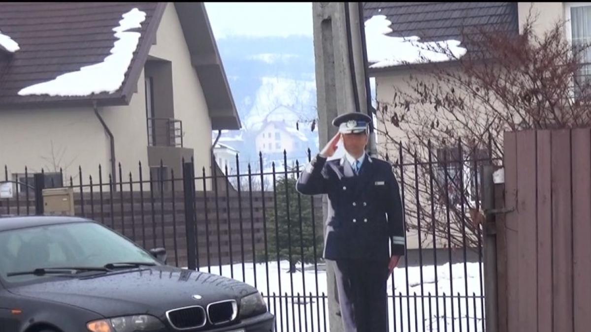 politistul de carton baga spaima in soferi