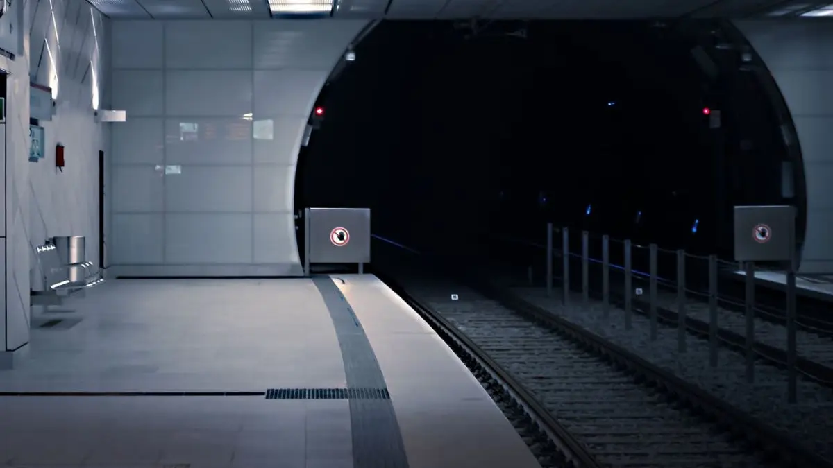 barbat snopit in bataie de un grup de tineri la o statie de metrou incredibil de la ce a pornit