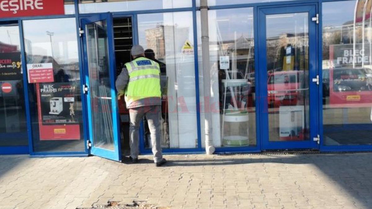 focuri de arma intr un magazin din craiova