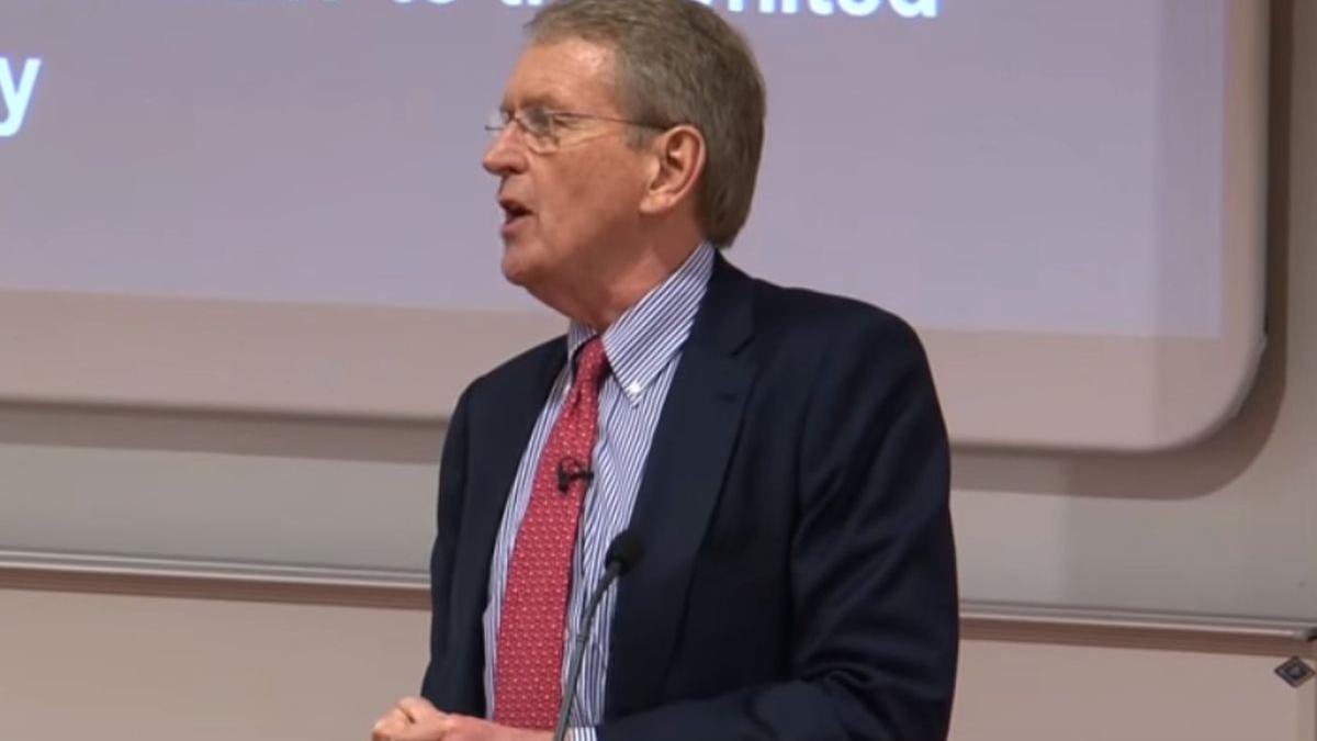 fostul ambasador al marii britanii batut de un adolescent de 16 ani cum s a ajuns la acest scandal