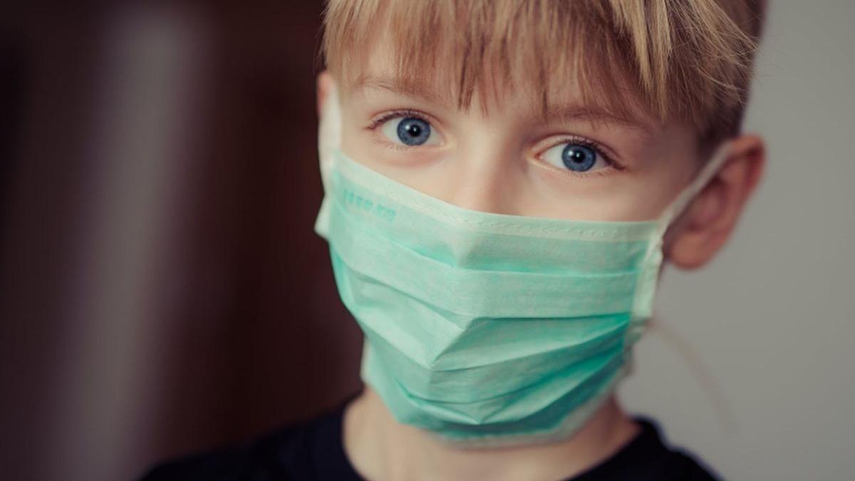 romania se confrunta cu o epidemie de gripa cum trebuie purtata corect masca de protectie