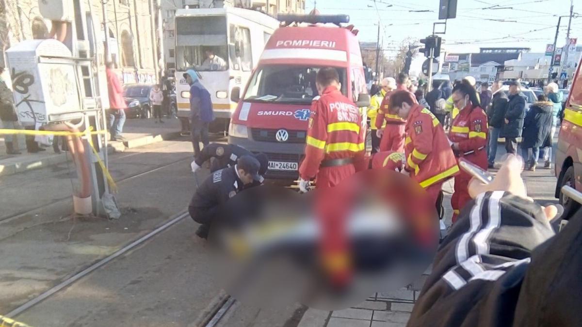 un barbat din bucuresti a murit dupa ce ar fi fost impins in fata tramvaiului