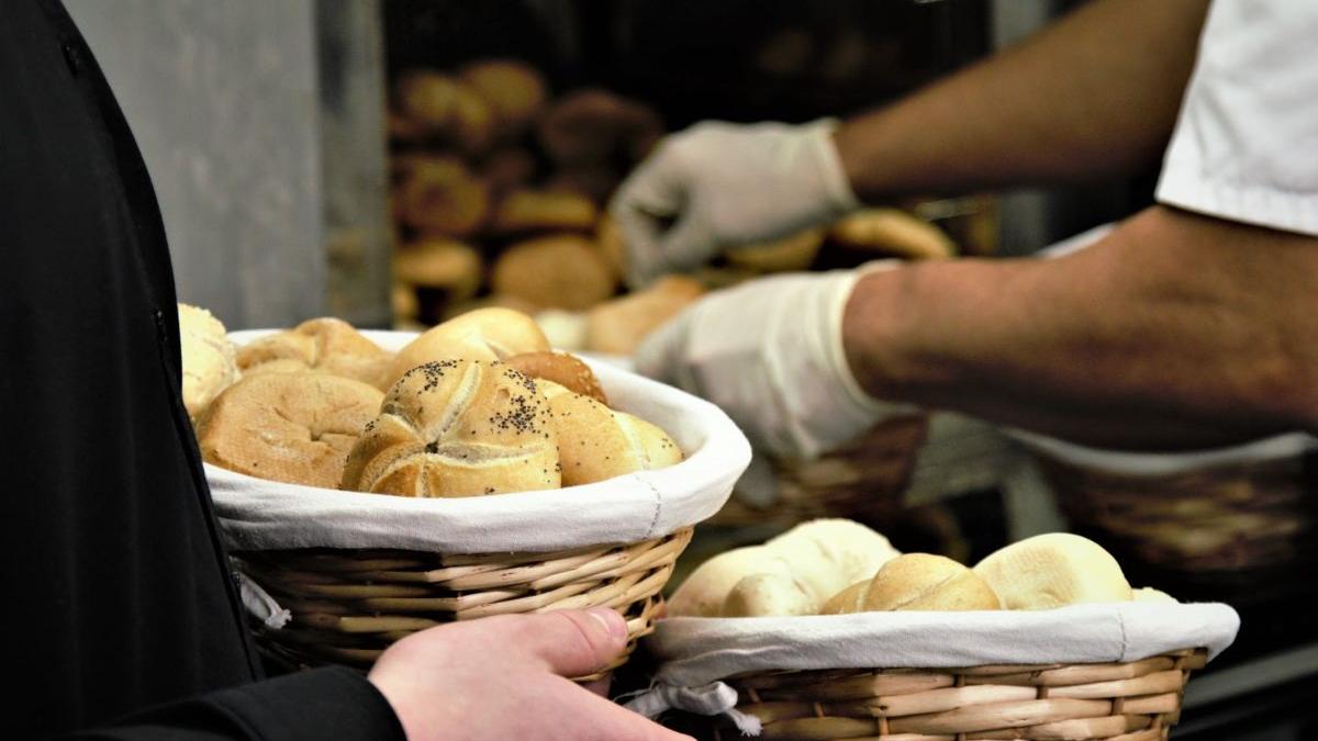 o romanca din italia gest impresionant pentru locuitorii unui oras mesajul afisat in vitrina