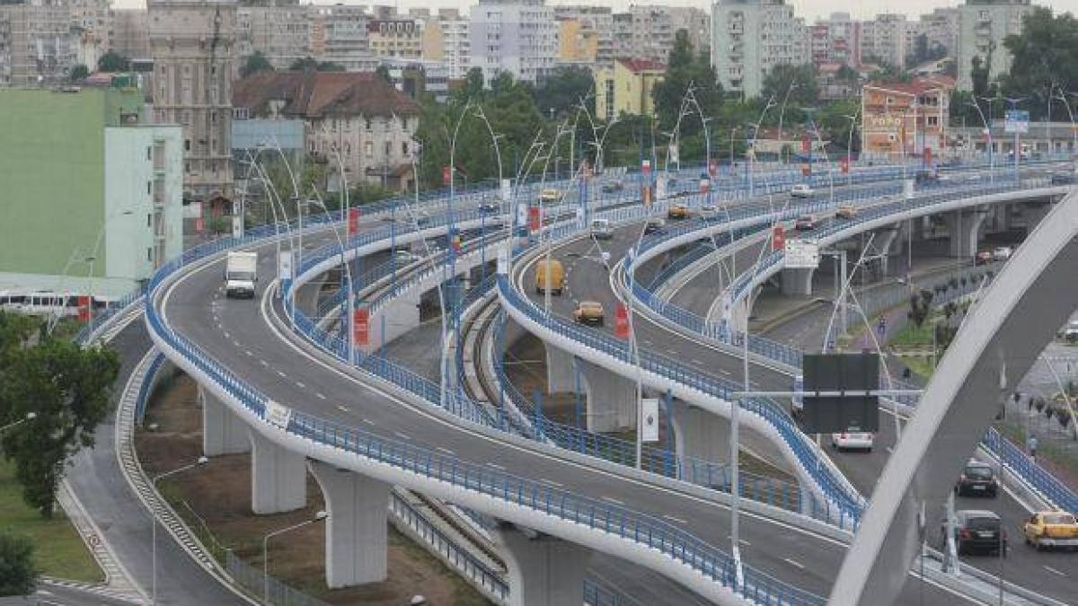 accident grav in capitala o masina a cazut de pe podul basarab