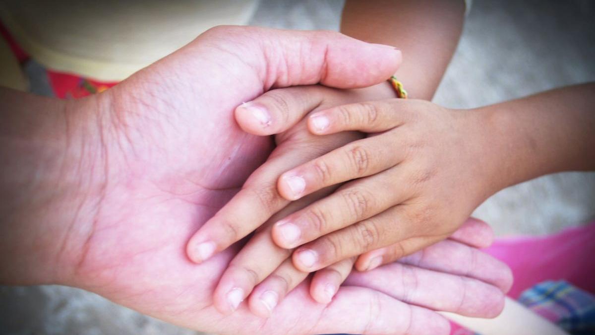 un roman este nasul a 15 copii africani cu un dolar in romania nu pot obtine atata bucurie cata pot