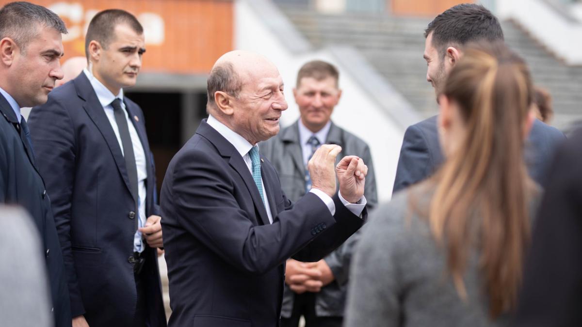 basescu il voi sustine pe klaus iohannis in turul doi al alegerilor prezidentiale