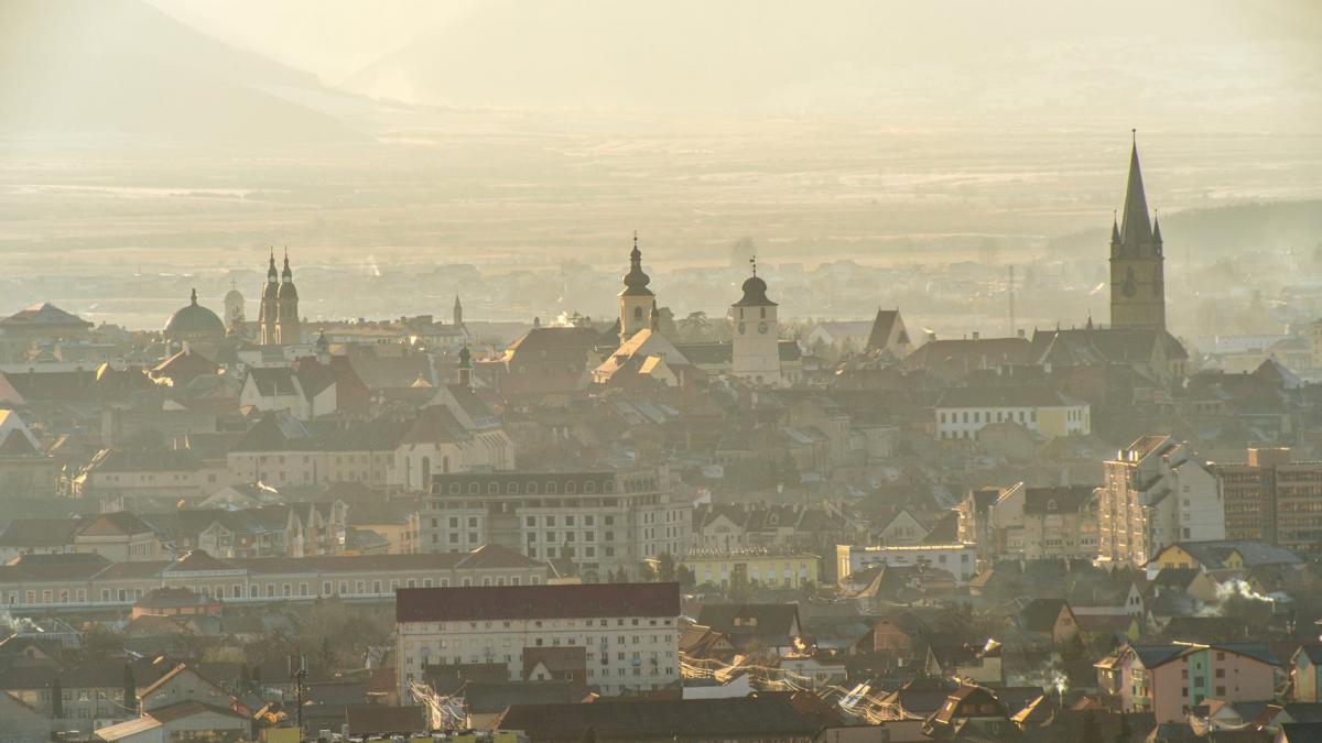 rares se plimba prin centrul sibiului cand a observat ceva grotesc pe cer a fost infiorator precum