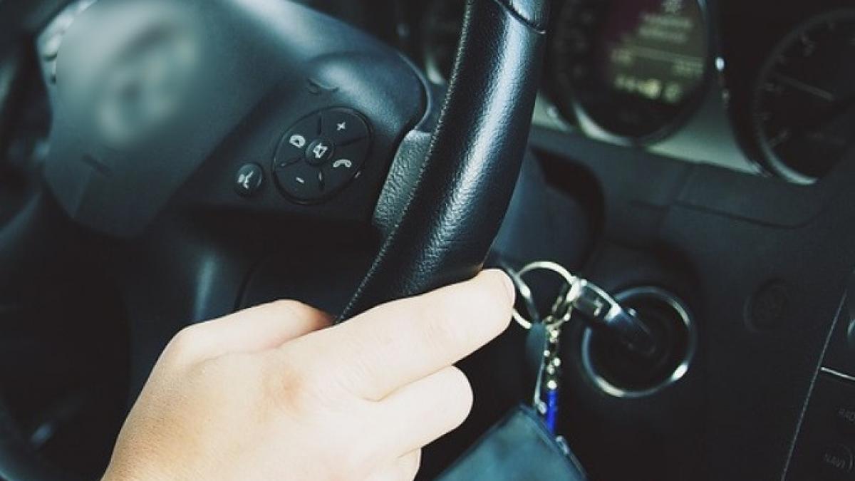 un adolescent de 14 ani lovit cu masina de un sofer beat si fara permis de conducere