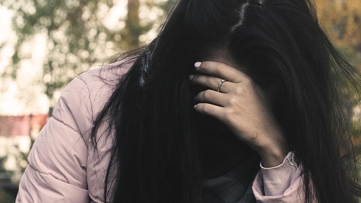 un barbat din constanta si a abuzat sexual fiica si nepoata de 13 ani dar nimeni nu a mers la