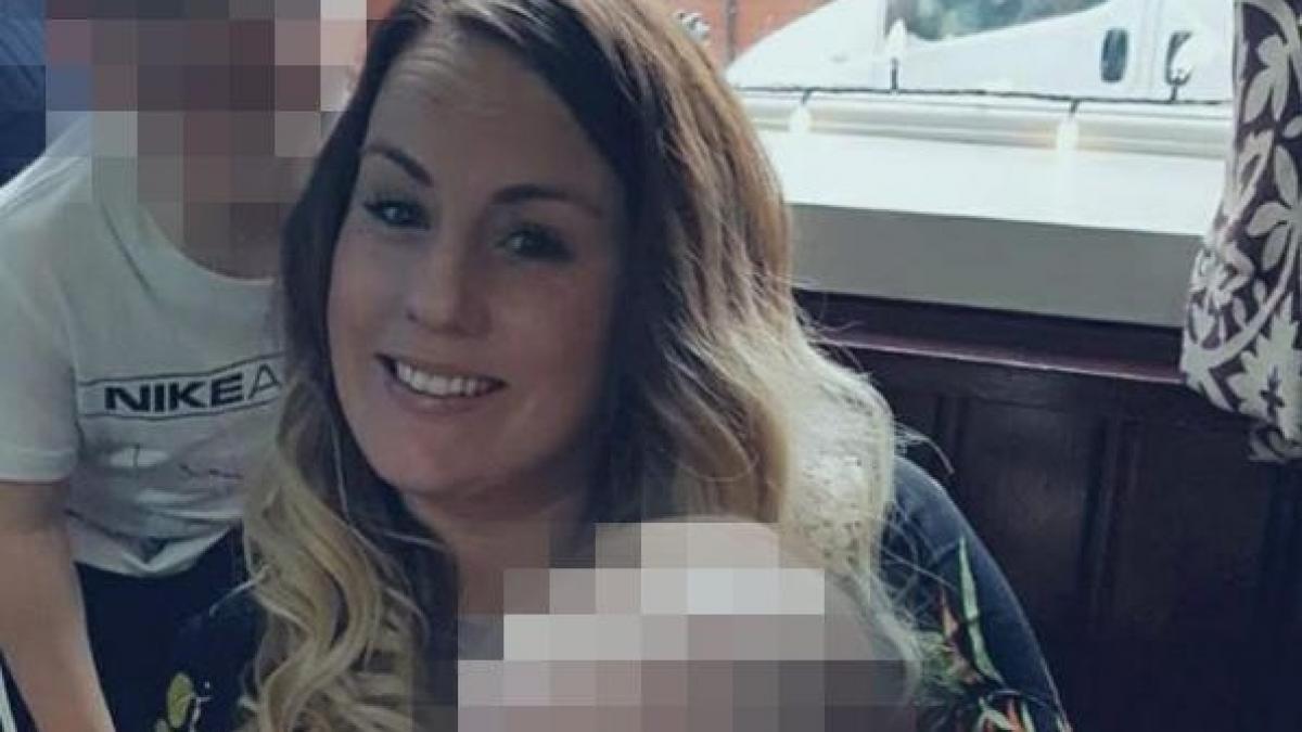 abia nascuse cand a inceput sa aiba mancarimi pe burta s a dus la doctor iar diagnosticul a fost