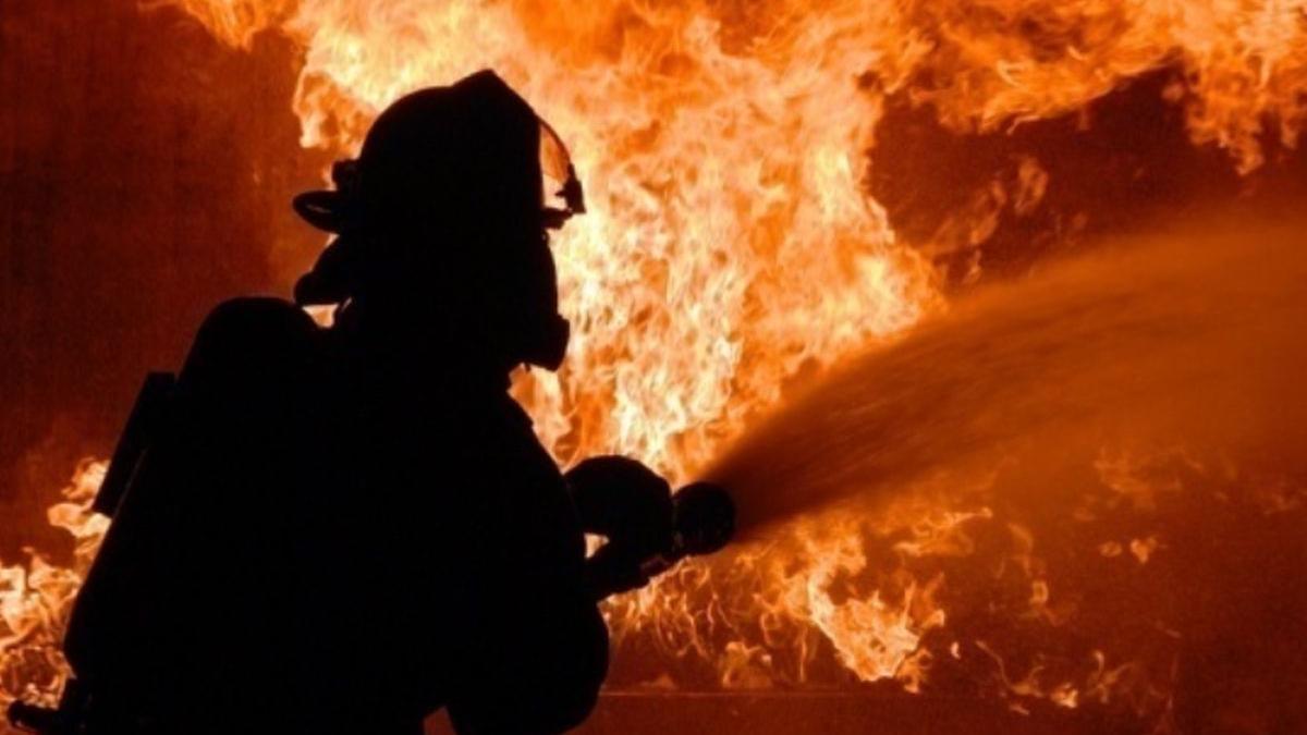 incendiu la un atelier de tamplarie din satu mare 17 pompieri intervin pentru stingerea focului