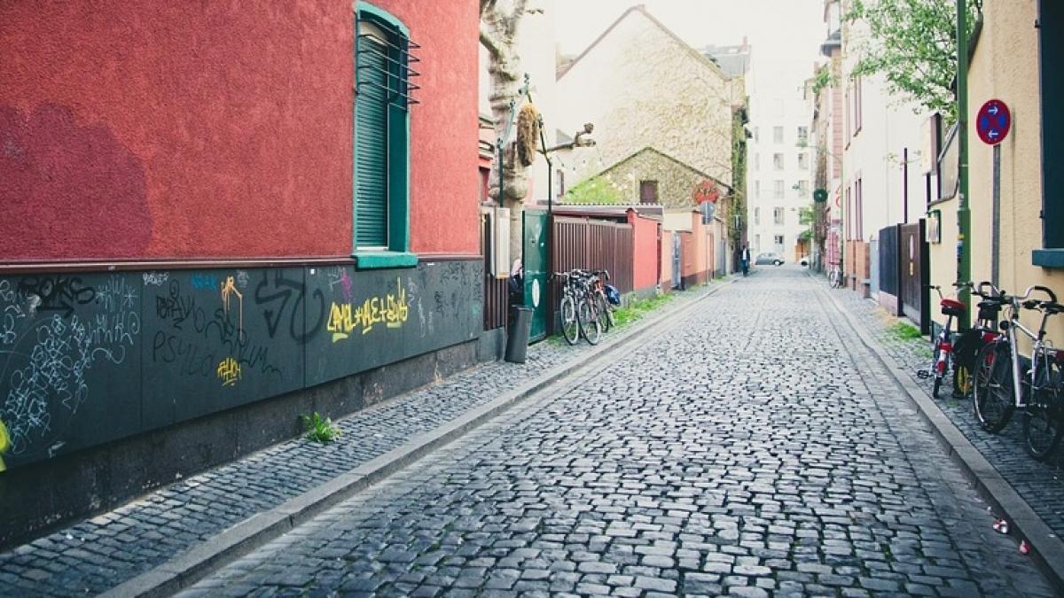 intr un cartier din buzau pe un teren viran nimeni nu vrea sa construiasca nimic misterul care