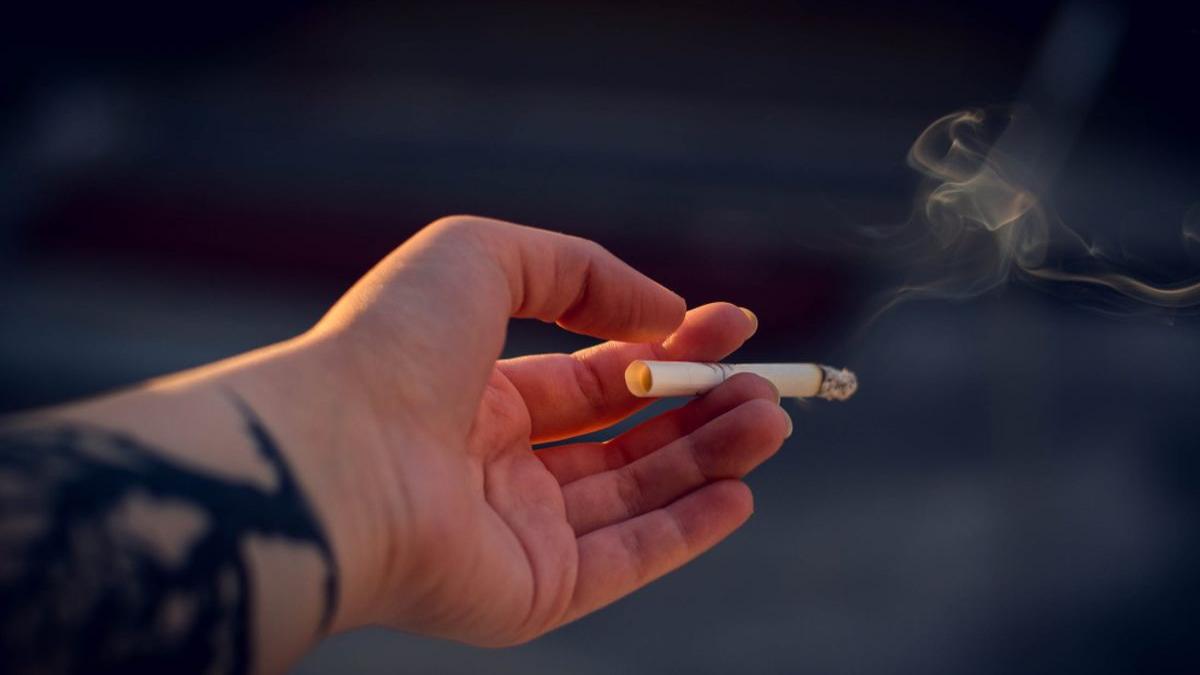 tara in care un politician propune o lege prin care sa fie interzisa vanzarea tigarilor pentru