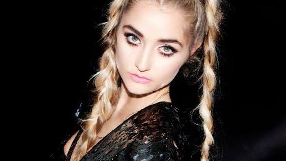 un cantaret si a filmat iubita murind la un festival tanara era fiica unui cunoscut actor