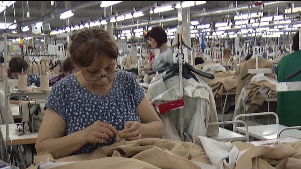 angajatii din confectii cer salariu minim mai mare