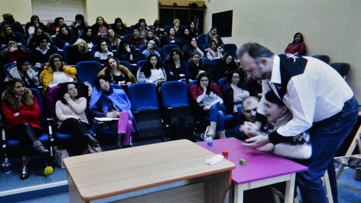 o noua dezvaluire soc trainerul care preda tehnici de interventie in autism nu are nici o acreditare