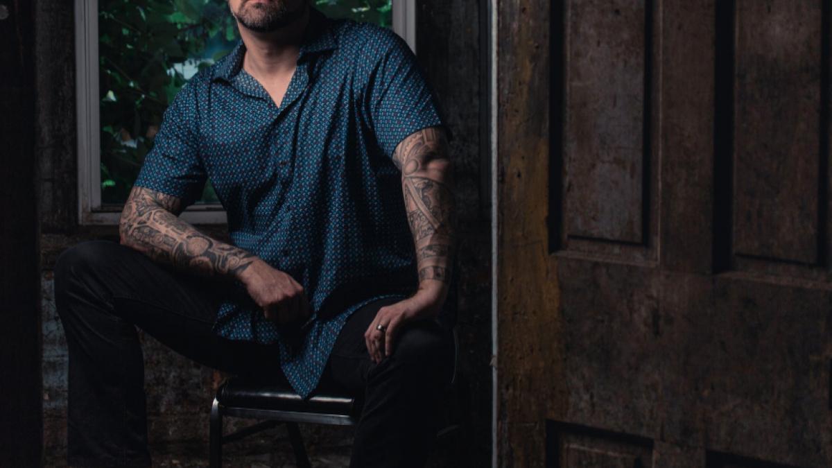 un roman a incercat sa seduca o italianca a sunat la usa complet dezbracat si i a cerut niste zahar