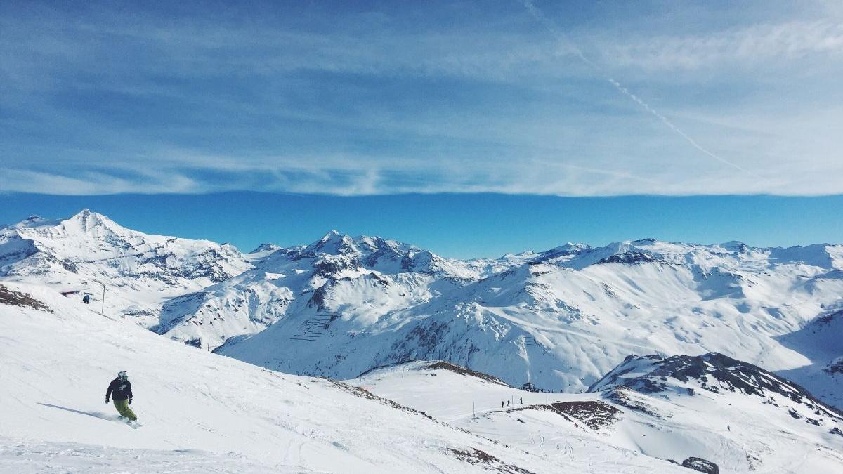 operatiune de salvare de succes la azuga un copil de 12 ani a ajuns intr o rapa adanca dupa ce a