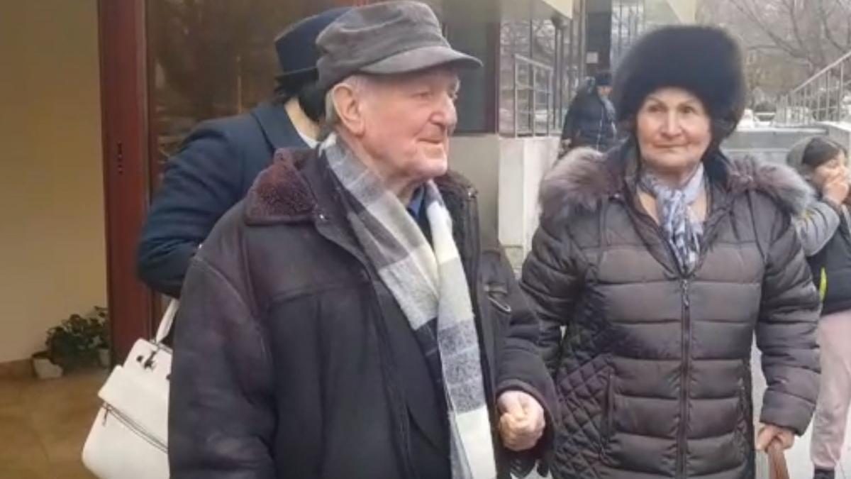 un barbat din galati se insoara pentru prima data in viata la 80 de ani ce varsta are sotia