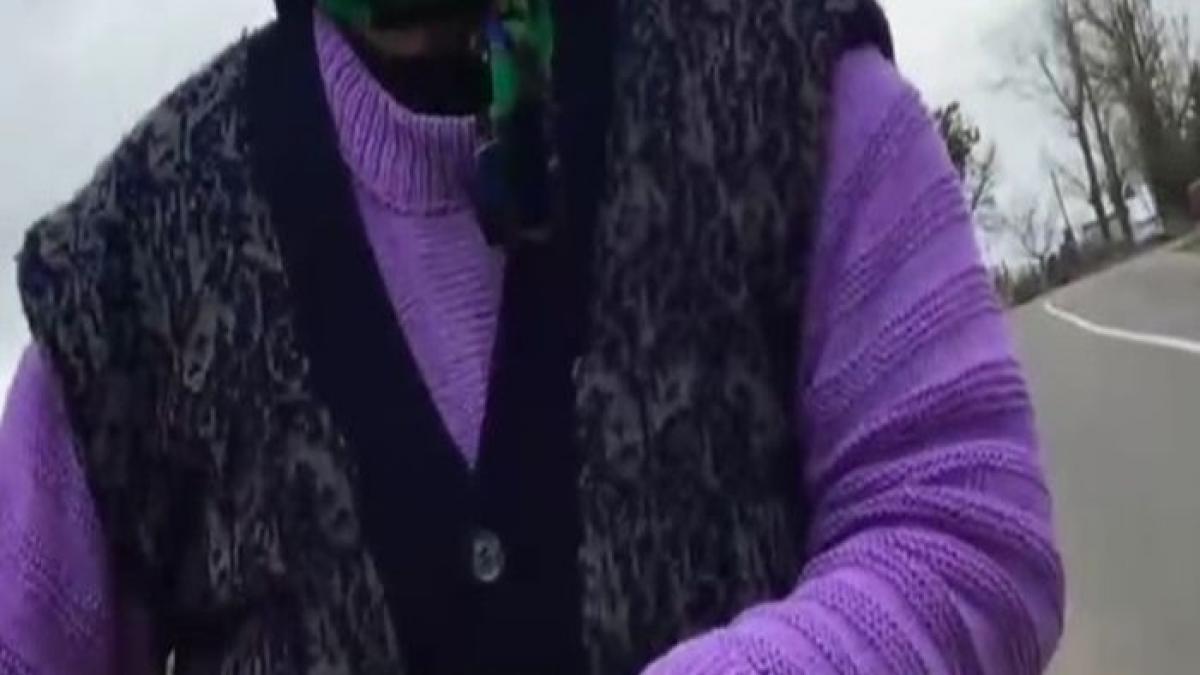 mergeau de ani de zile la costel dentistul satului hai cu o plomba hai cu o masea sambata dimineata