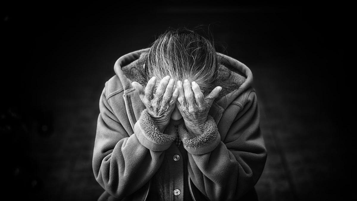 patroana unui azil de batrani a fost arestata pentru ca ar fi violat o femeie de 67 de ani