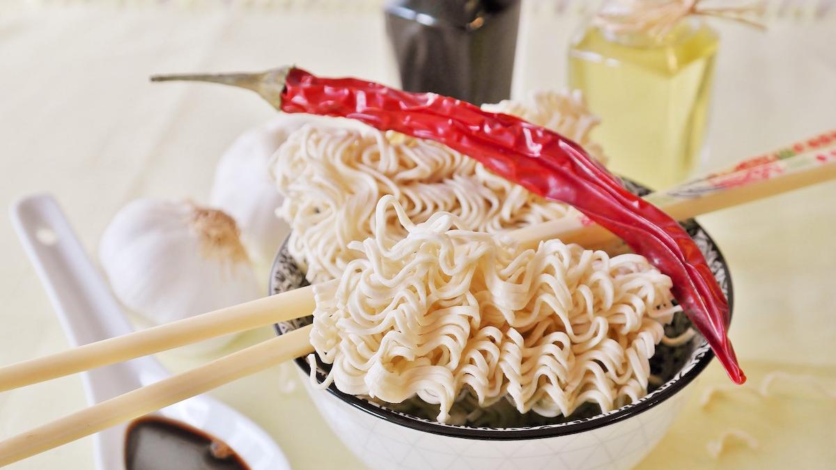 mananci taitei instant la punga adevarul socant despre efectele lor asupra organismului