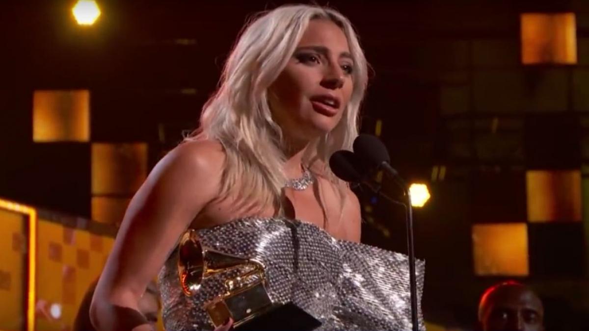 show de neuitat la premiile grammy lady gaga marea castigatoare