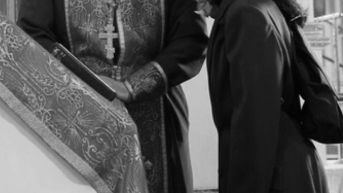 sfatul unui preot m a ajutat sa mi ridic sotul de pe canapea iar cateva zile mai tarziu avea de