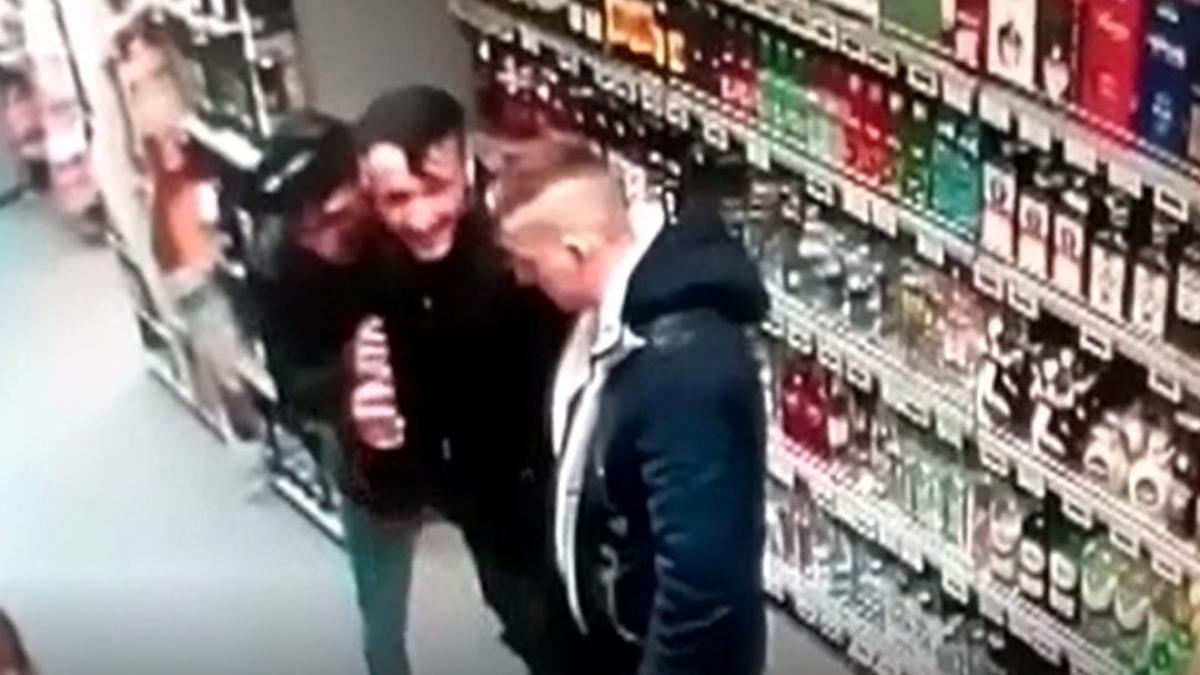 barbat de 53 de ani agresat de mai multi tineri intr un magazin din bucuresti ajutati ne sa ii gasim