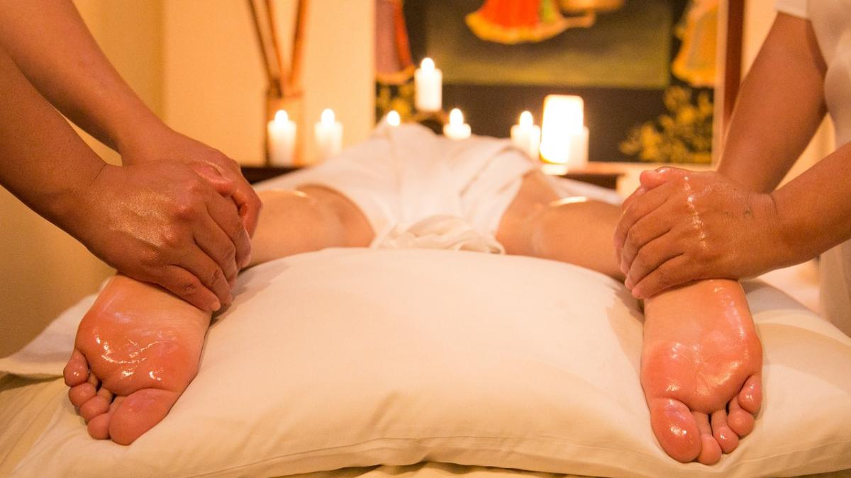 elena are 30 de ani si si a deschis in urma cu ceva vreme un salon de masaj la londra ce au