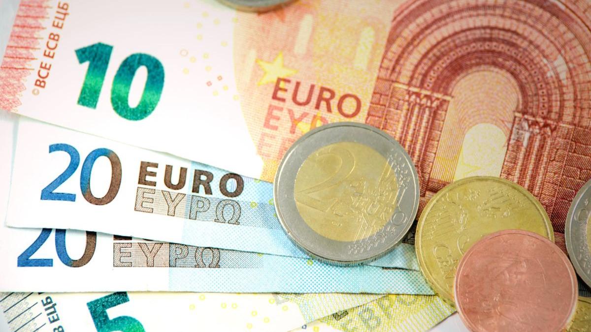 curs valutar euro continua sa creasca dolarul la cel mai mare nivel din aprilie 2017