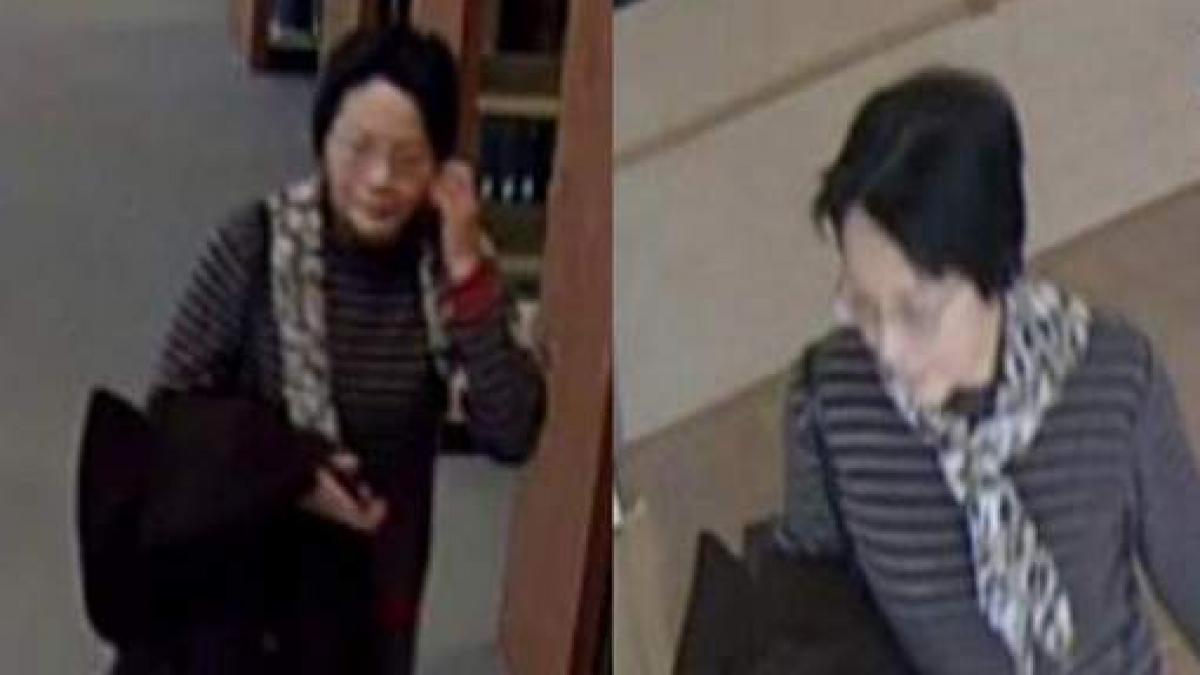 era vazuta in fiecare zi pe holurile facultatii aborda studente si le arata ceva pe telefon asa a