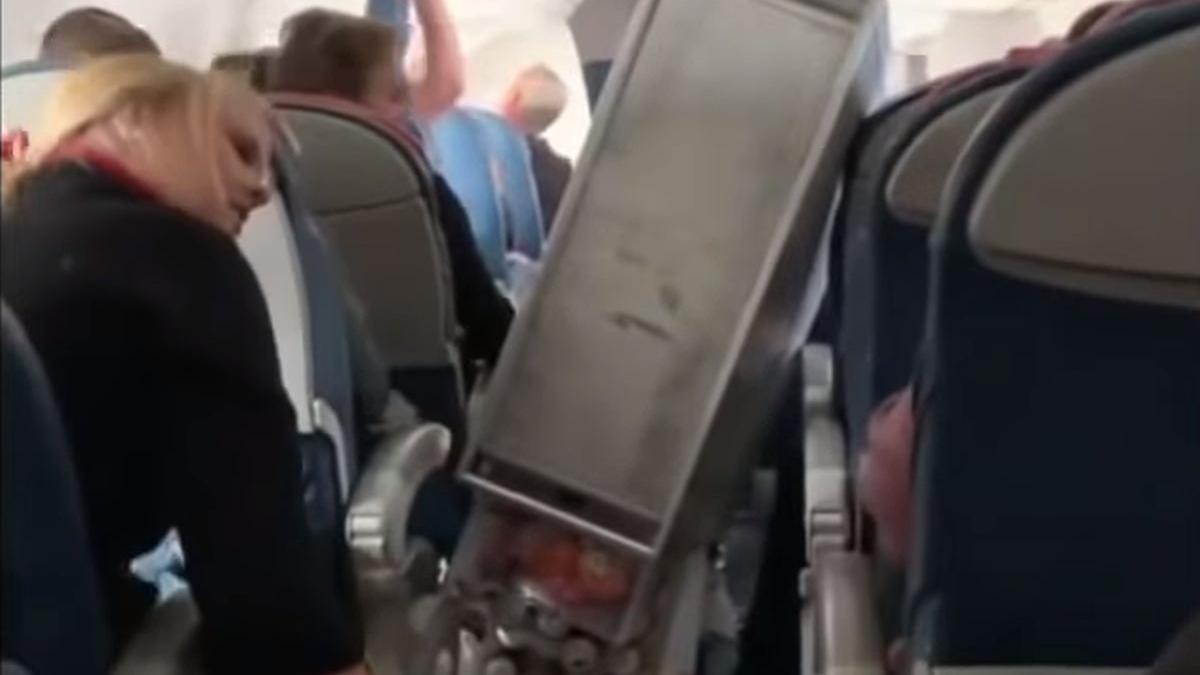 marturiile pasagerilor unui avion care s a prabusit in gol de doua ori haotic si inspaimantator