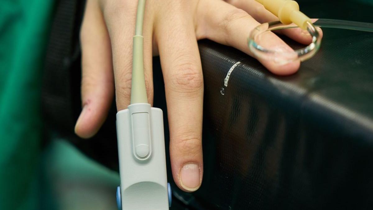 o fata de 13 ani din bistrita a inghitit 14 ace o parte dintr un pix si o moneda se certase cu