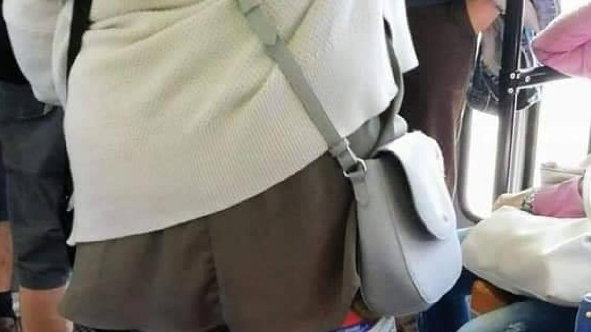 andrei se urcase intr un tamvai din bucuresti si isi gasise un loc cand a ridicat privirea pret de