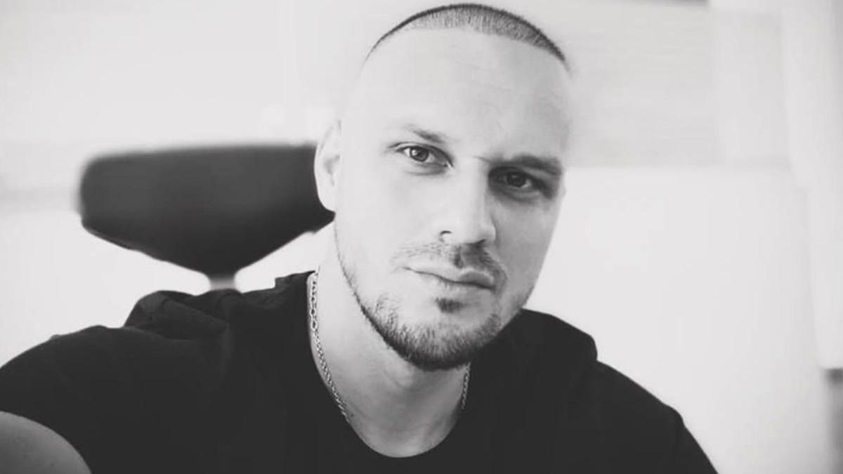 cine este alex tanarul care a murit pe scaunul frizerului la targu jiu