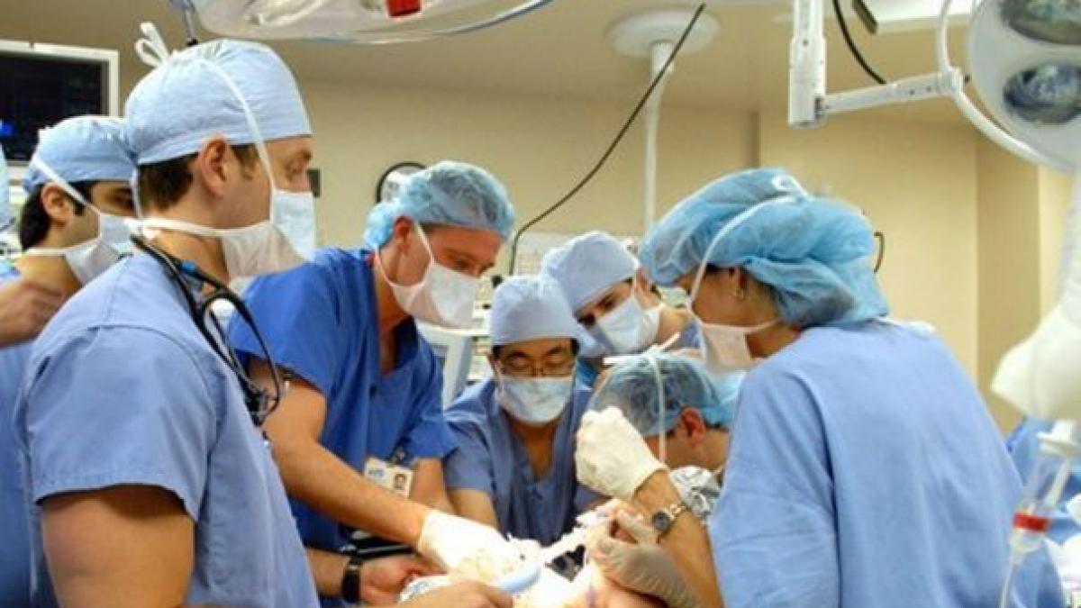 medici falsi pe banda rulanta prinsa in timp ce legaliza o diploma de licenta si o adeverinta de la