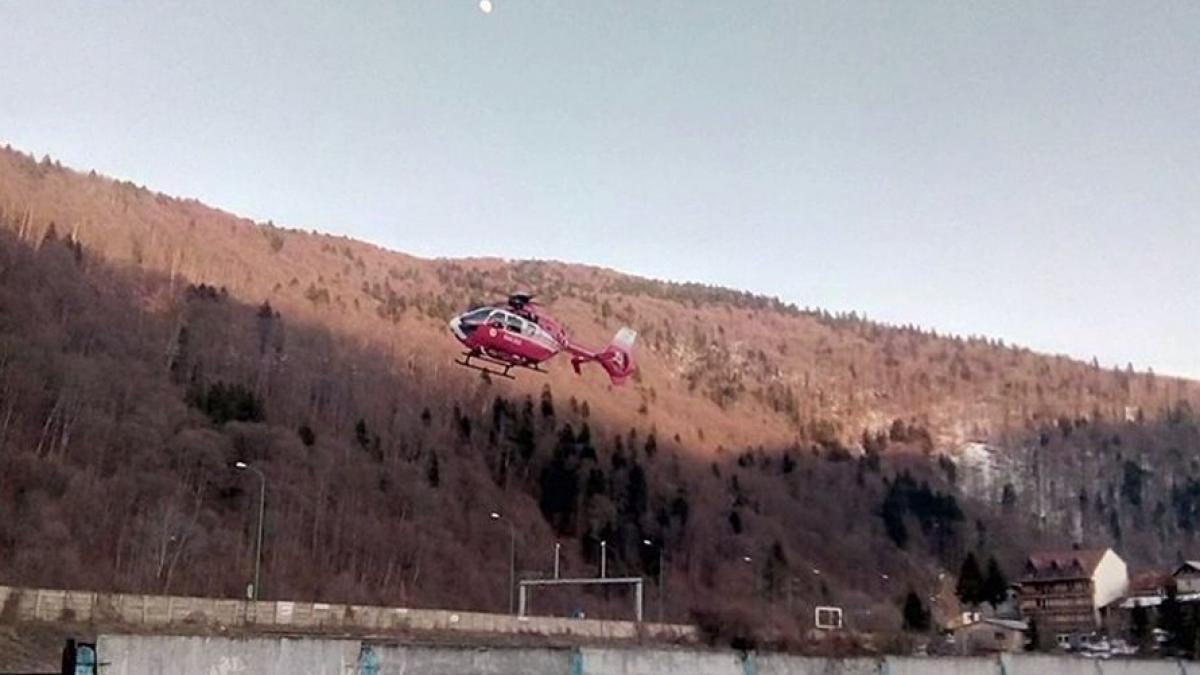 incident grav in busteni un copil s a izbit cumplit de un gard metalic a fost transportat de