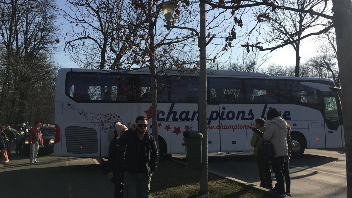 el este barbatul care a ramas blocat sub un autocar in bucuresti