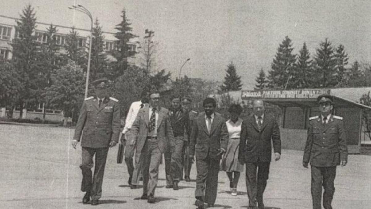 fabulos aventura tinerilor din congo care se pregateau sa devina politisti in anii 70 la campina