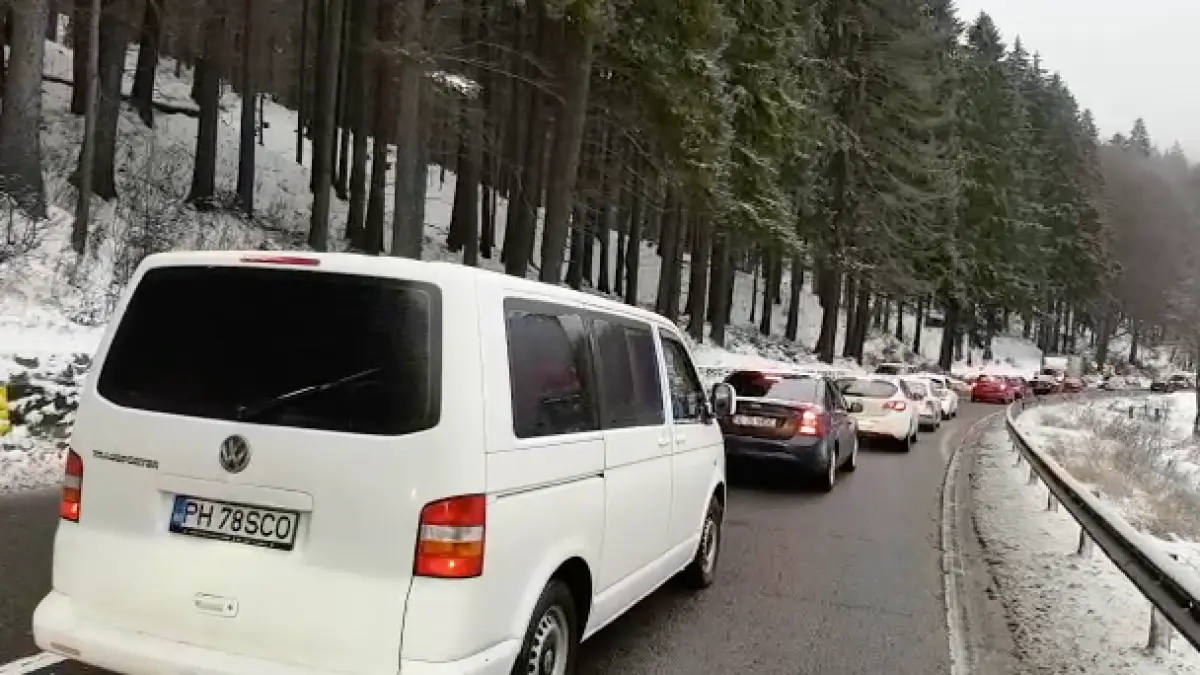 restrictii de trafic pe dn1 din cauza unor pietre care stau sa cada cat vor dura lucrarile