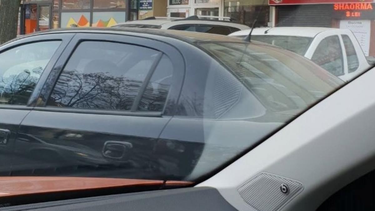 se afla in trafic in bucuresti cand a vazut in partea dreapta ceva cu totul neasteptat a facut