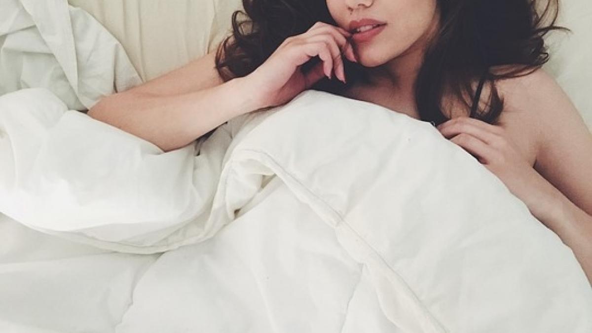 a chemat la hotel un barbat intalnit pe tinder actrita de filme pentru adulti i a zis numarul