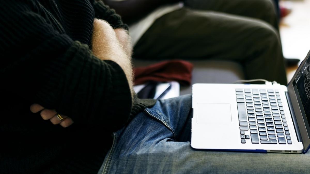 a cunoscut o pe internet si s a lasat vrajit de farmecul ei a reusit sa il lase fara zeci de mii de