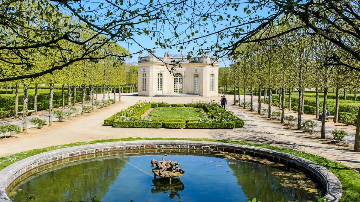 cea mai mare minciuna din istorie ce cauta doi daci in gradinile faimosului versailles