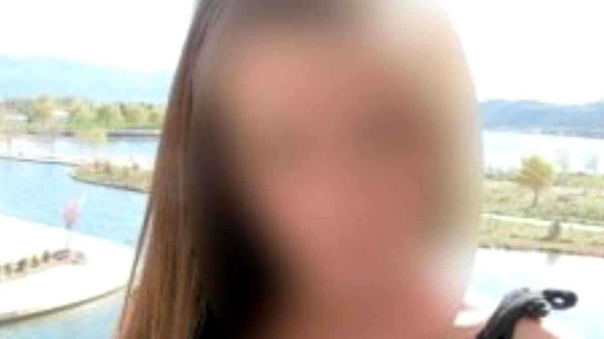 ioana are 16 ani este din iasi si se prostitueaza nu aveam bani de mancare si bunicii traiesc din