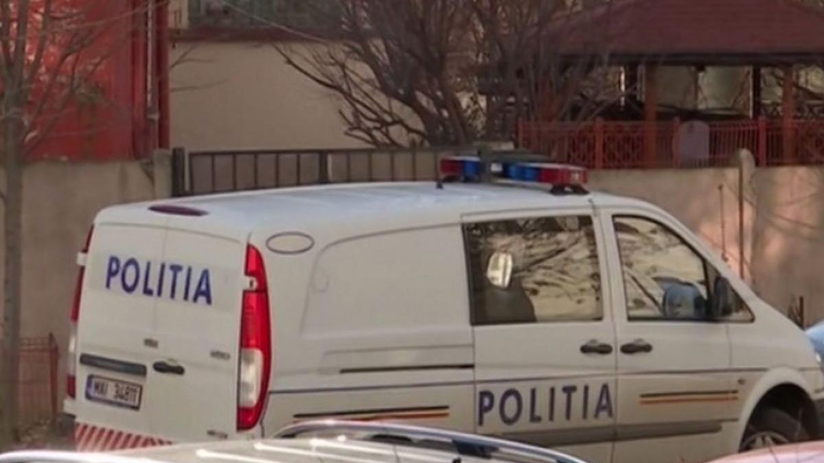 jaf ca in filme intr un sat din botosani mai multi indivizi cu cagule au intrat noaptea peste o