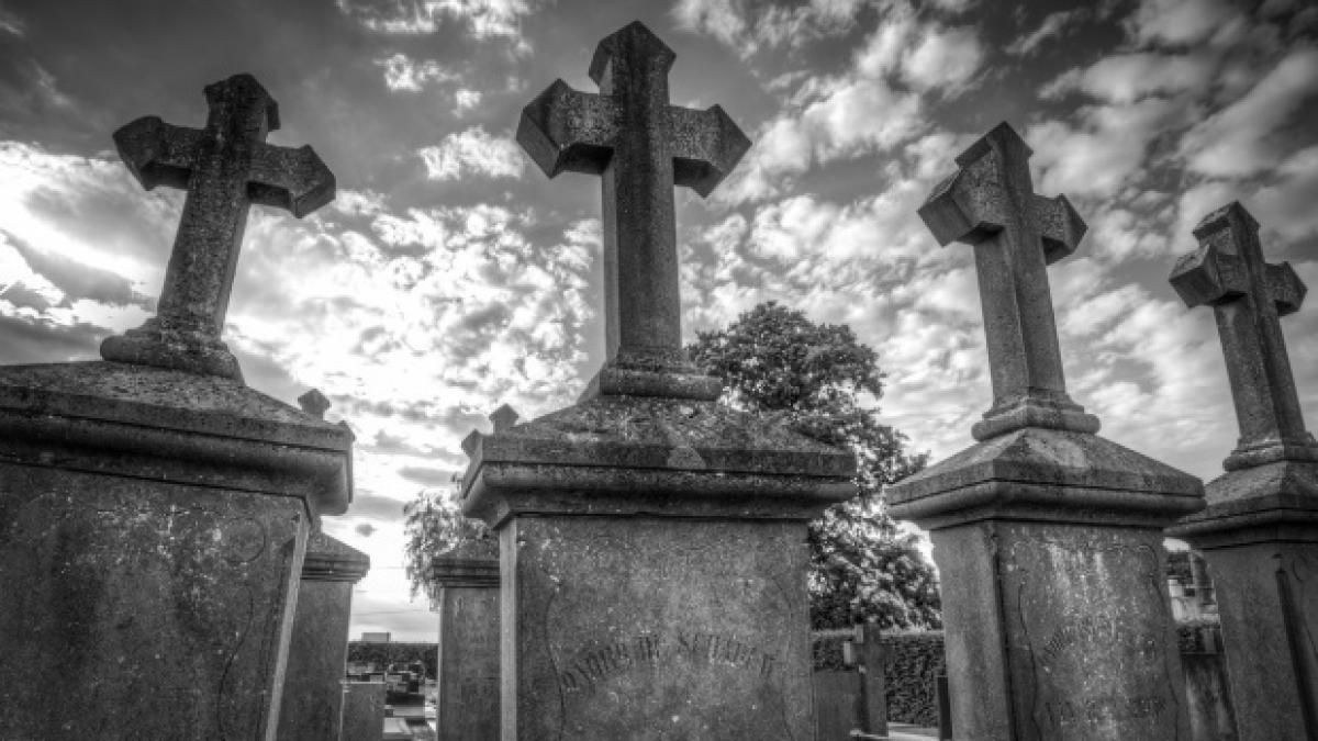 obiect estimat la cateva milioane de euro furat dintr un cimitir buzoian o poveste fabuloasa in